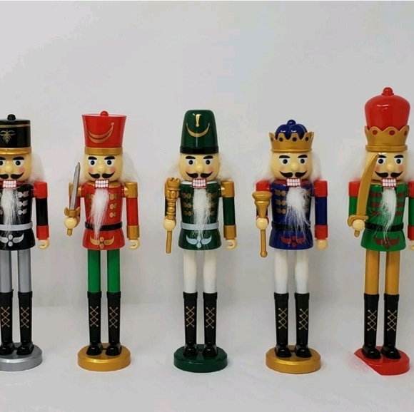 SET OF SIX (6) NEW CHRISTMAS HOLIDAY NUTCRACKERS PLASTIC SOLDIER - Picture 2 of 2